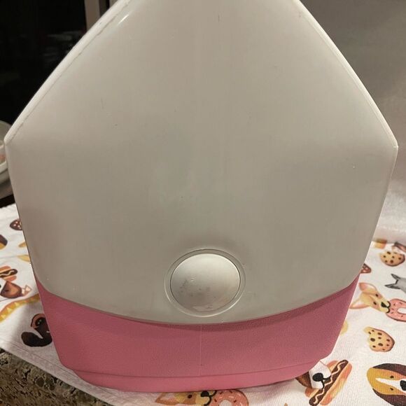 Igloo Playmate Pink Lunch Cooler 7 Quart - Picture 7 of 15